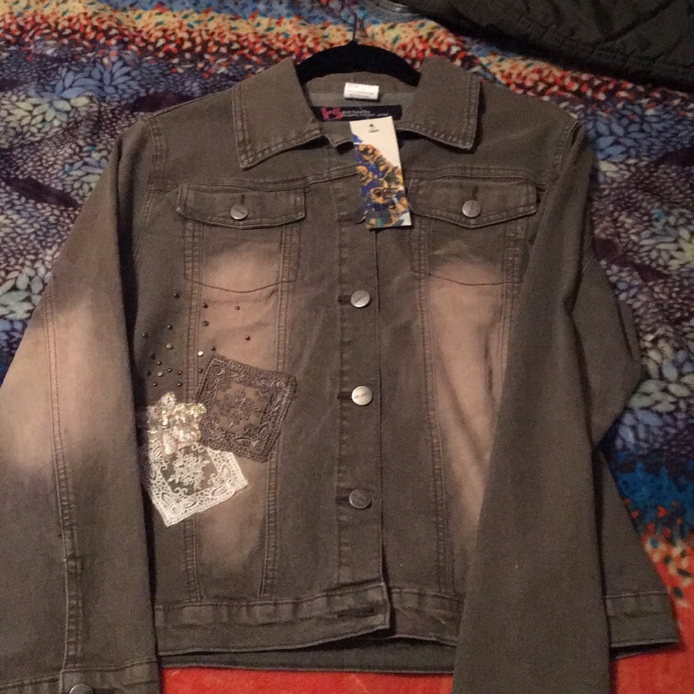 Grey/tan button-up jacket.